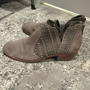 Woman’s size 8.5 Vince Camuto bootie